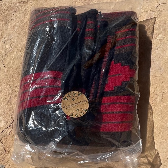 NWOT Alpaca Ruana, Navajo, Red/Black/Brown (One Size) - Picture 13 of 15